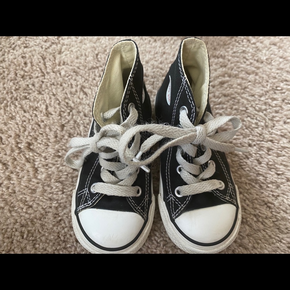 Converse toddler shoes 7C